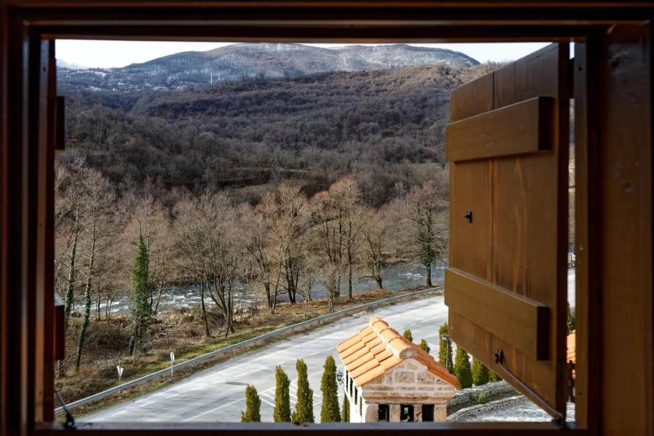 The House Of The Miyaks Rostusa Exterior foto